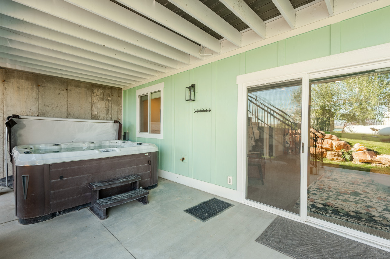 Your Bear Lake dream home! Theater, hot tub, courts and many more! 5