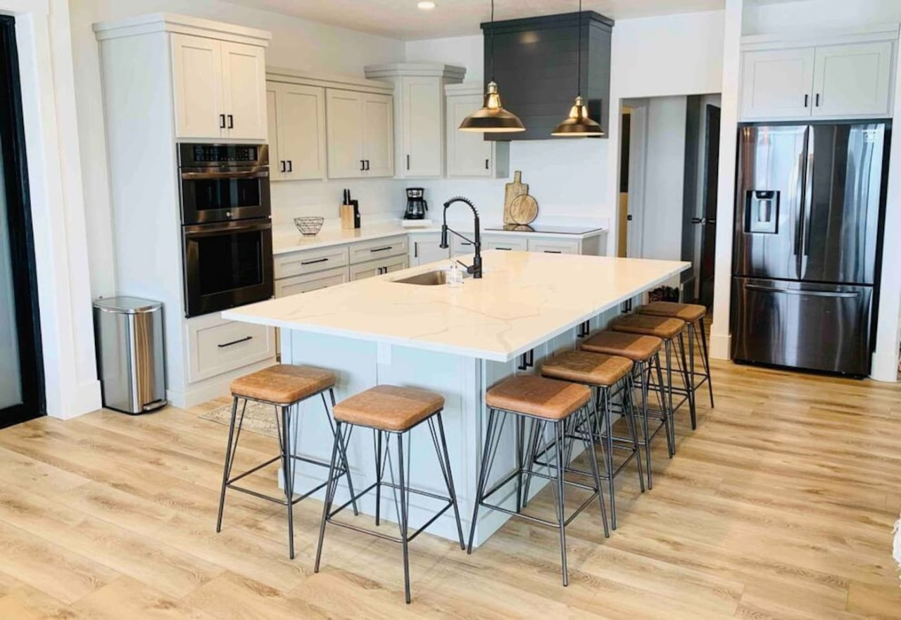 The Most Amazing home with theater, courts, hot tubs and more! 2