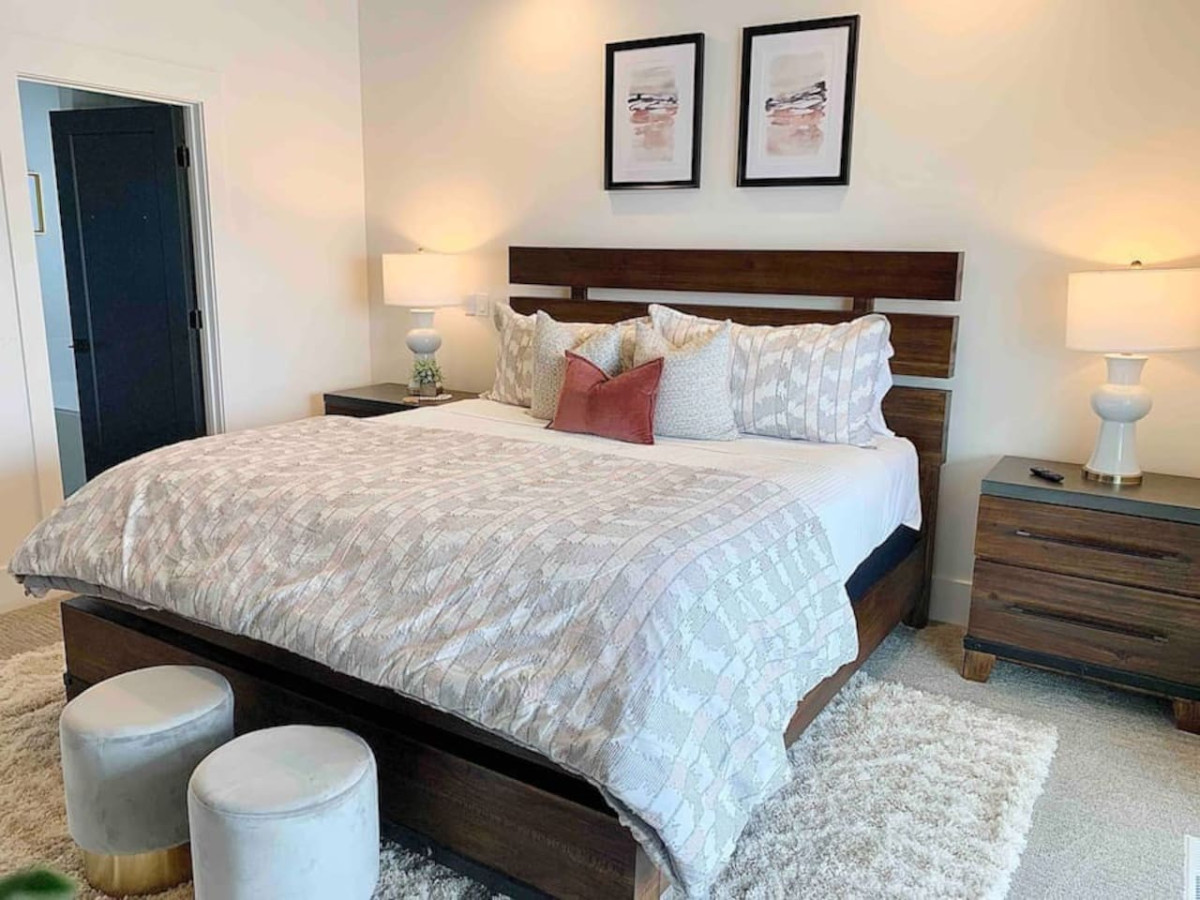 The Most Amazing home with theater, courts, hot tubs and more! 5