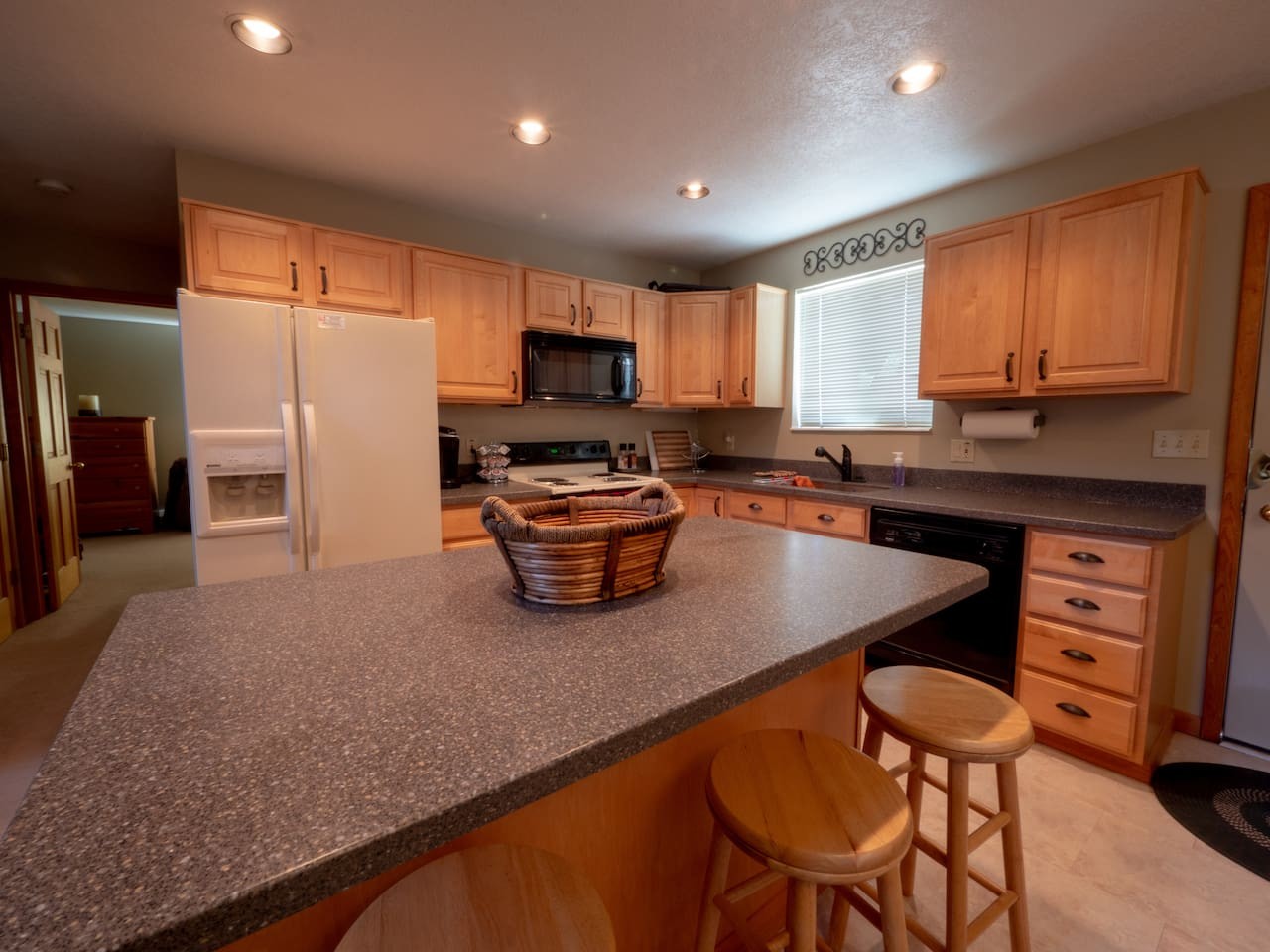 Family Cabin with Beautiful view of Bear Lake