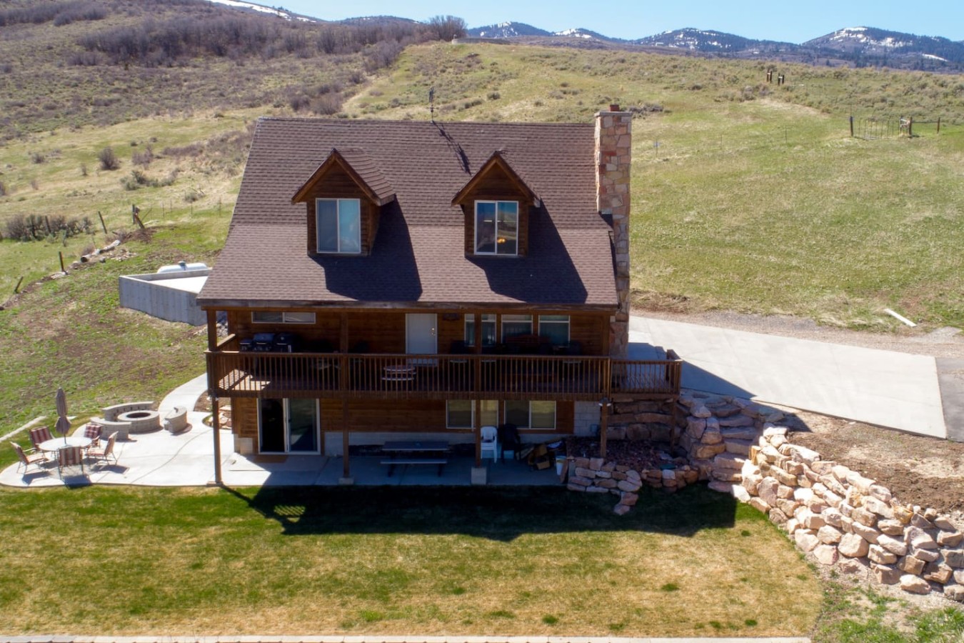Family Cabin with Beautiful view of Bear Lake 4