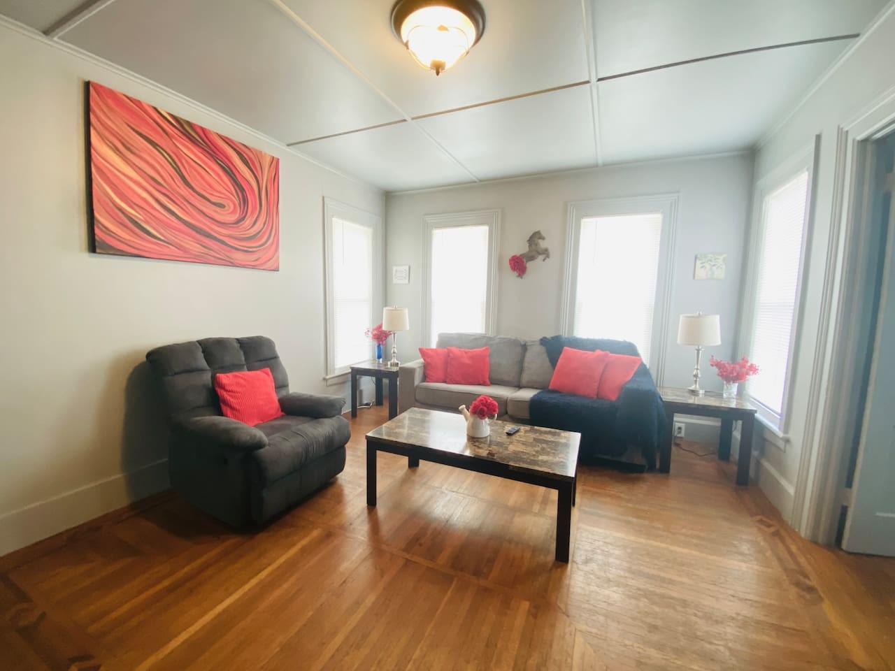 5BR 3 Bath | Walk to Track | Hot Tub, Sleeps 16
