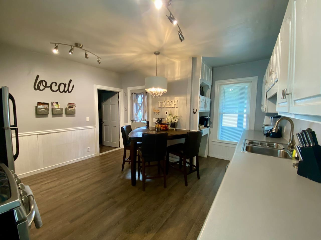5BR 3 Bath | Walk to Track | Hot Tub, Sleeps 16