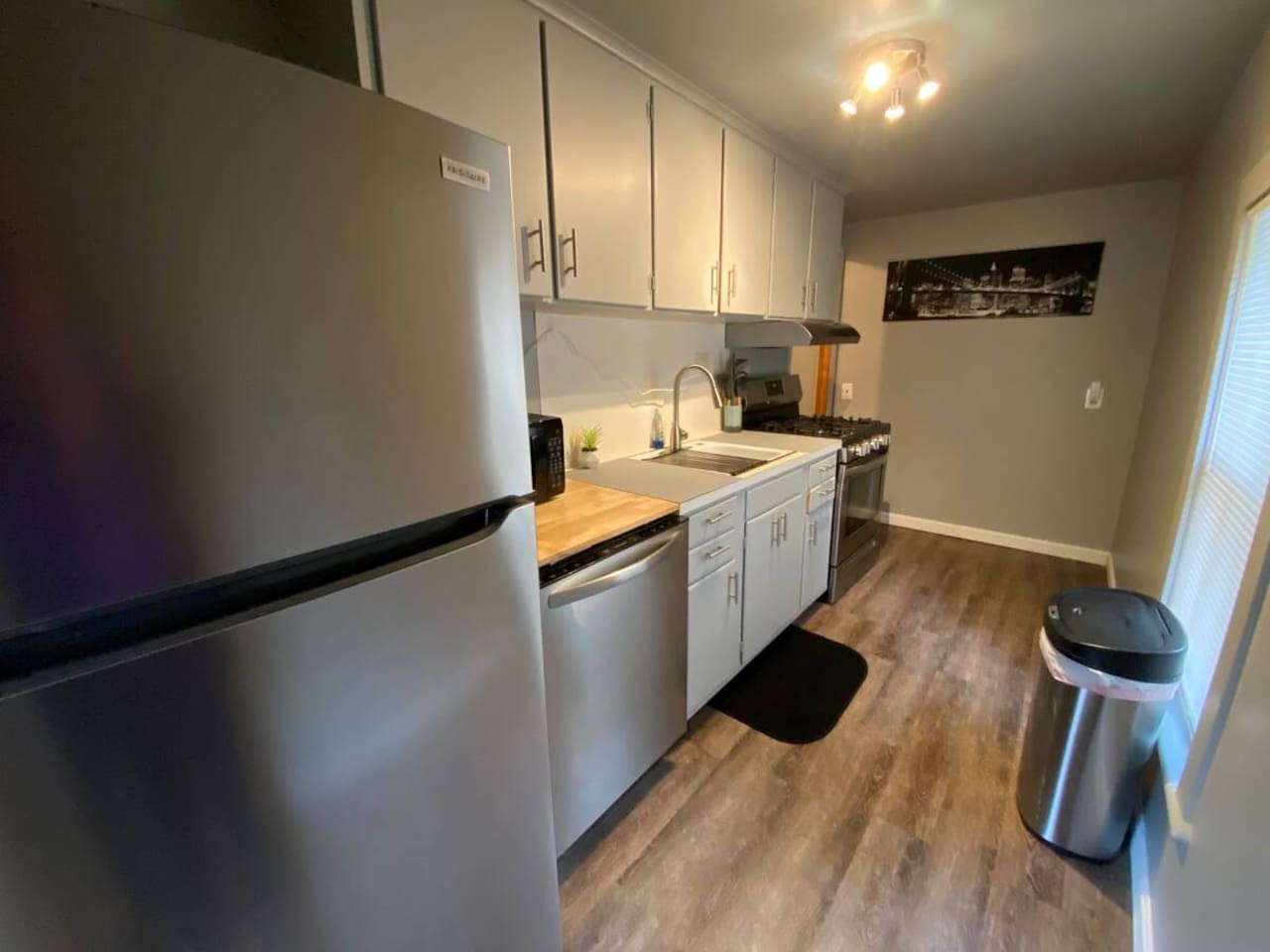 5BR 3 Bath | Walk to Track | Hot Tub, Sleeps 16