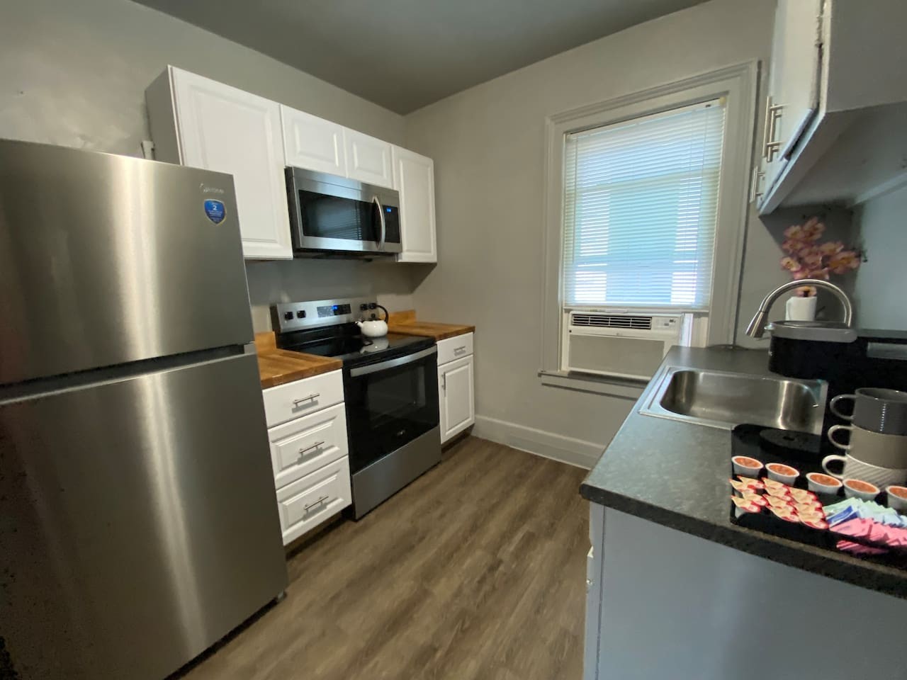 5BR 3 Bath | Walk to Track | Hot Tub, Sleeps 16