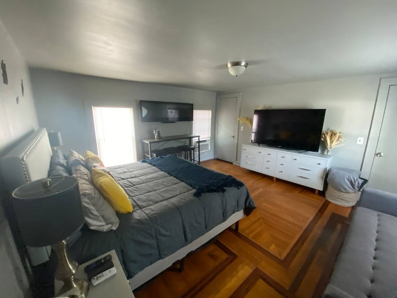 5BR 3 Bath | Walk to Track | Hot Tub, Sleeps 16