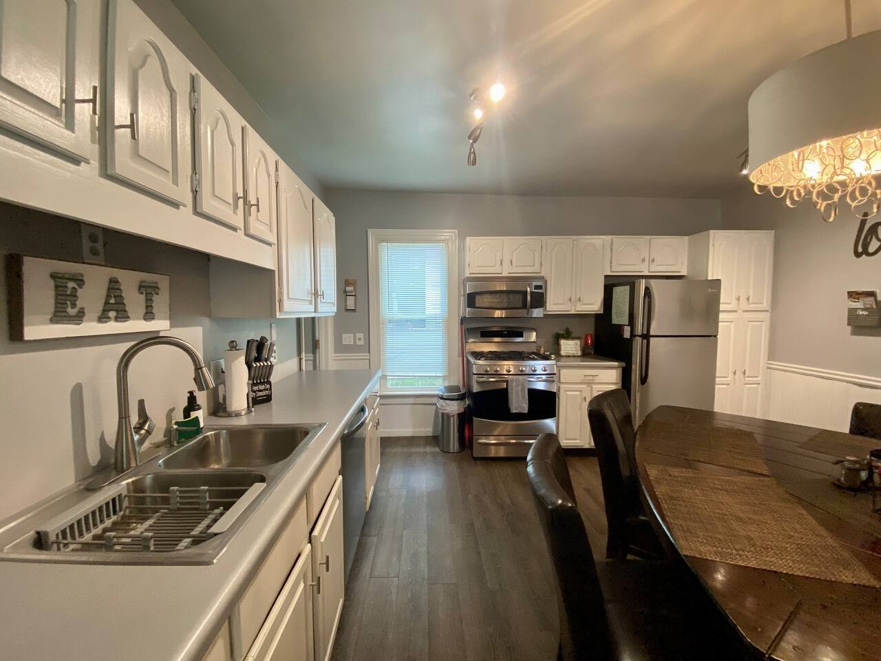 5BR 3 Bath | Walk to Track | Hot Tub, Sleeps 16