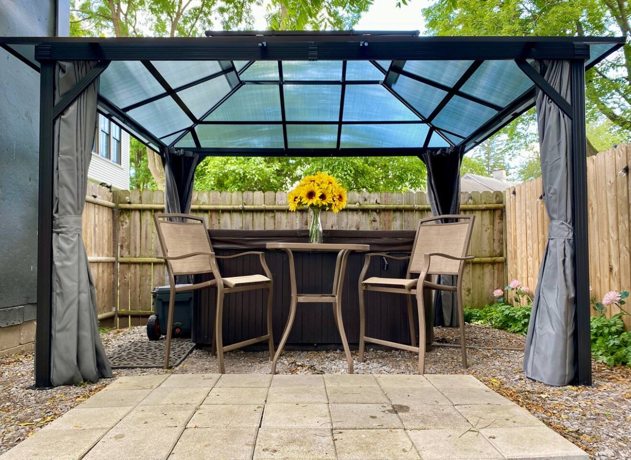 5BR 3 Bath | Walk to Track | Hot Tub, Sleeps 16