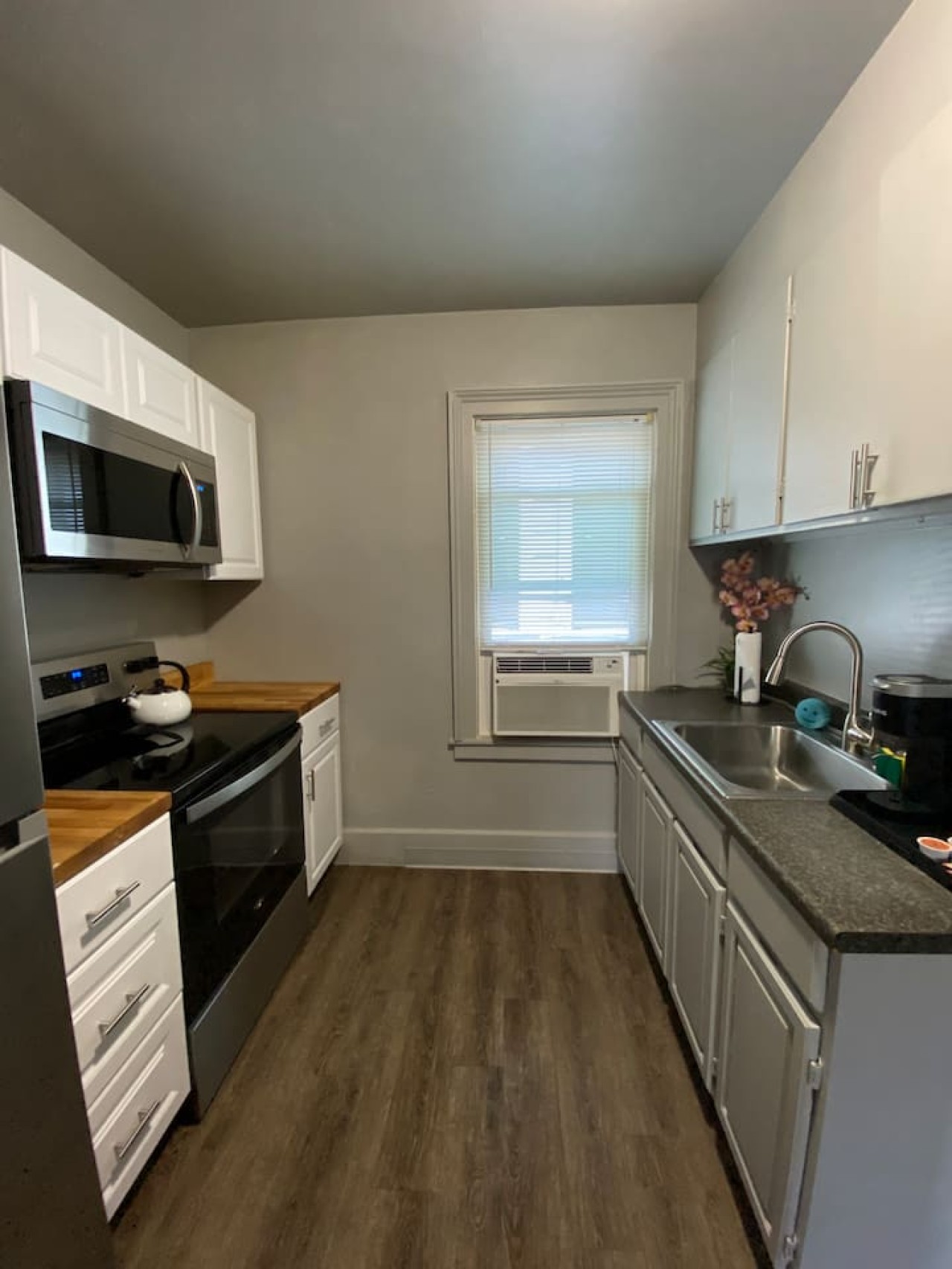 5BR 3 Bath | Walk to Track | Hot Tub, Sleeps 16