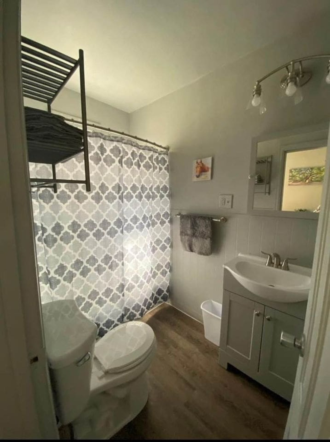 5BR 3 Bath | Walk to Track | Hot Tub, Sleeps 16