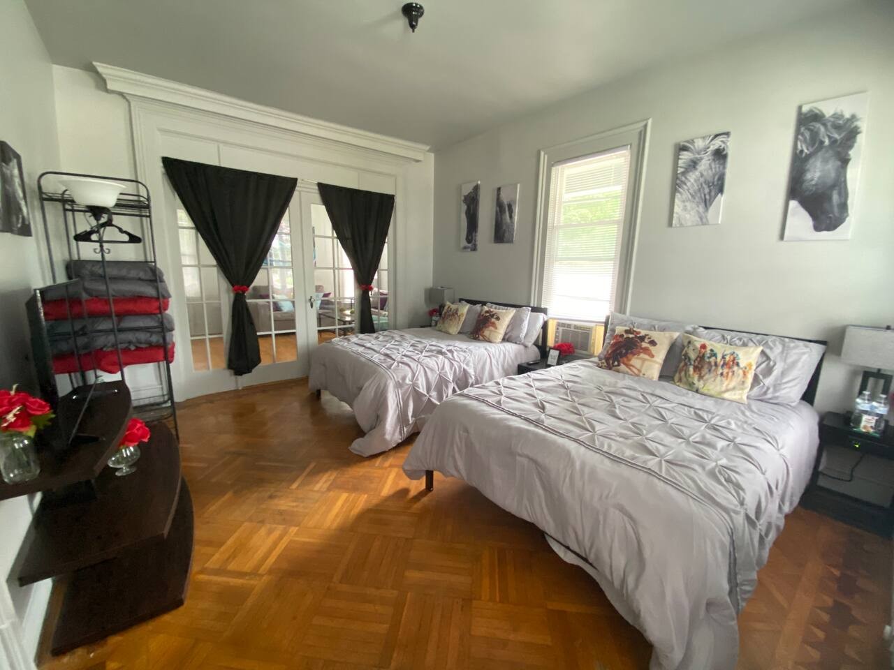 5BR 3 Bath | Walk to Track | Hot Tub, Sleeps 16