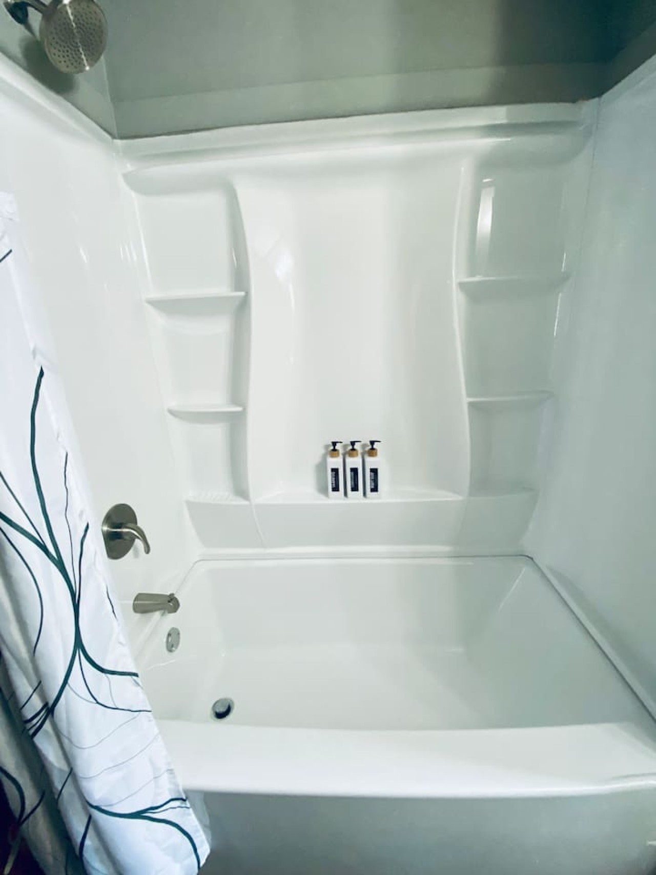 5BR 3 Bath | Walk to Track | Hot Tub, Sleeps 16