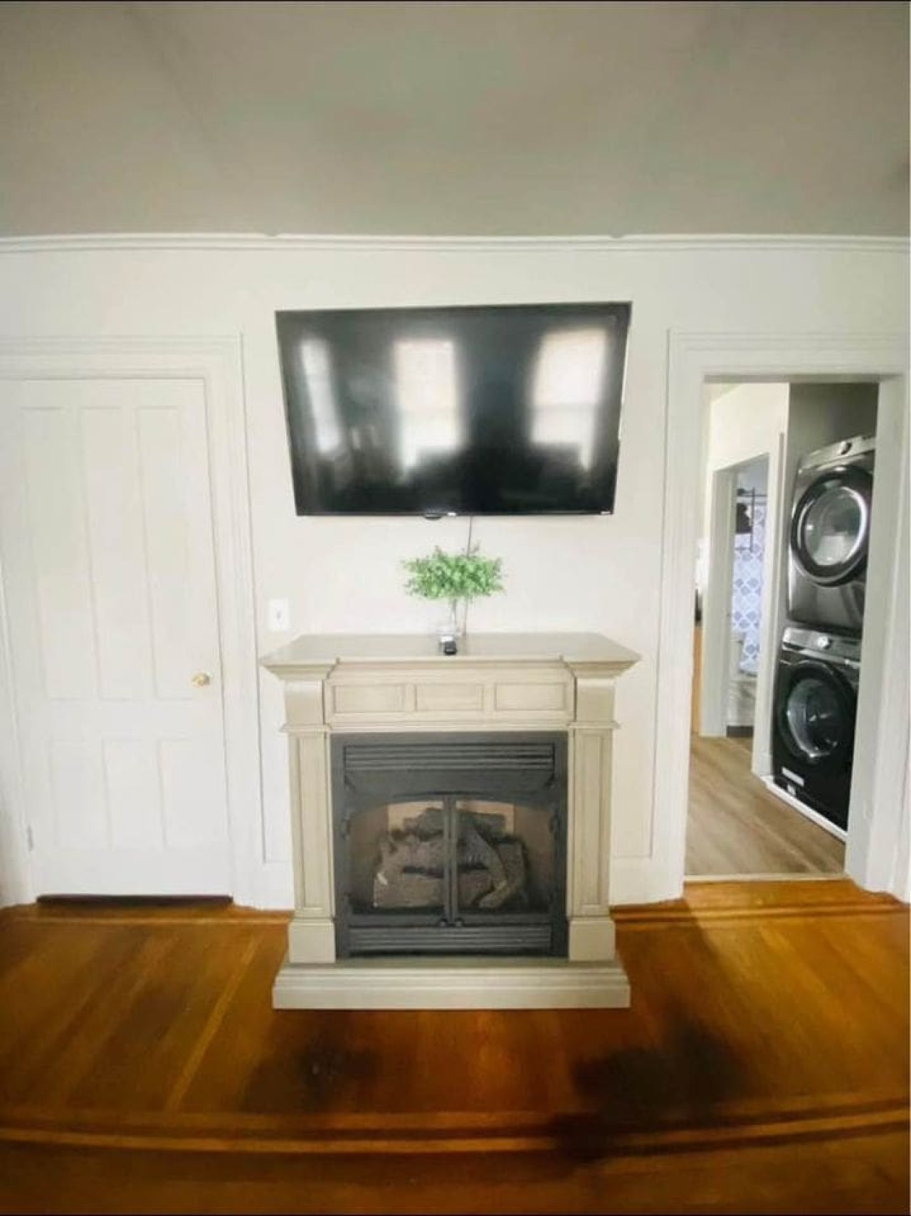 5BR 3 Bath | Walk to Track | Hot Tub, Sleeps 16
