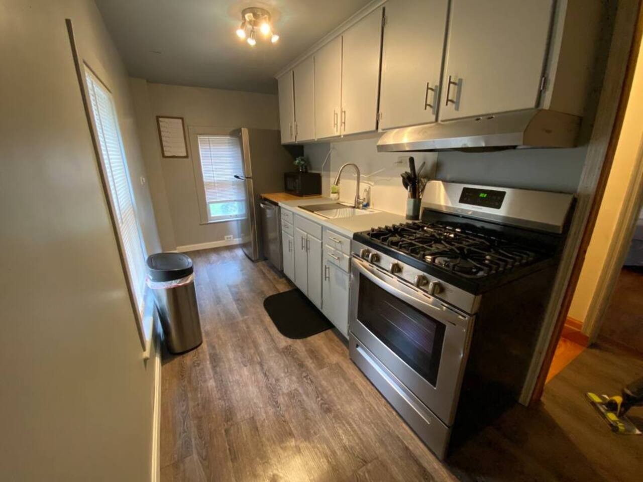 5BR 3 Bath | Walk to Track | Hot Tub, Sleeps 16
