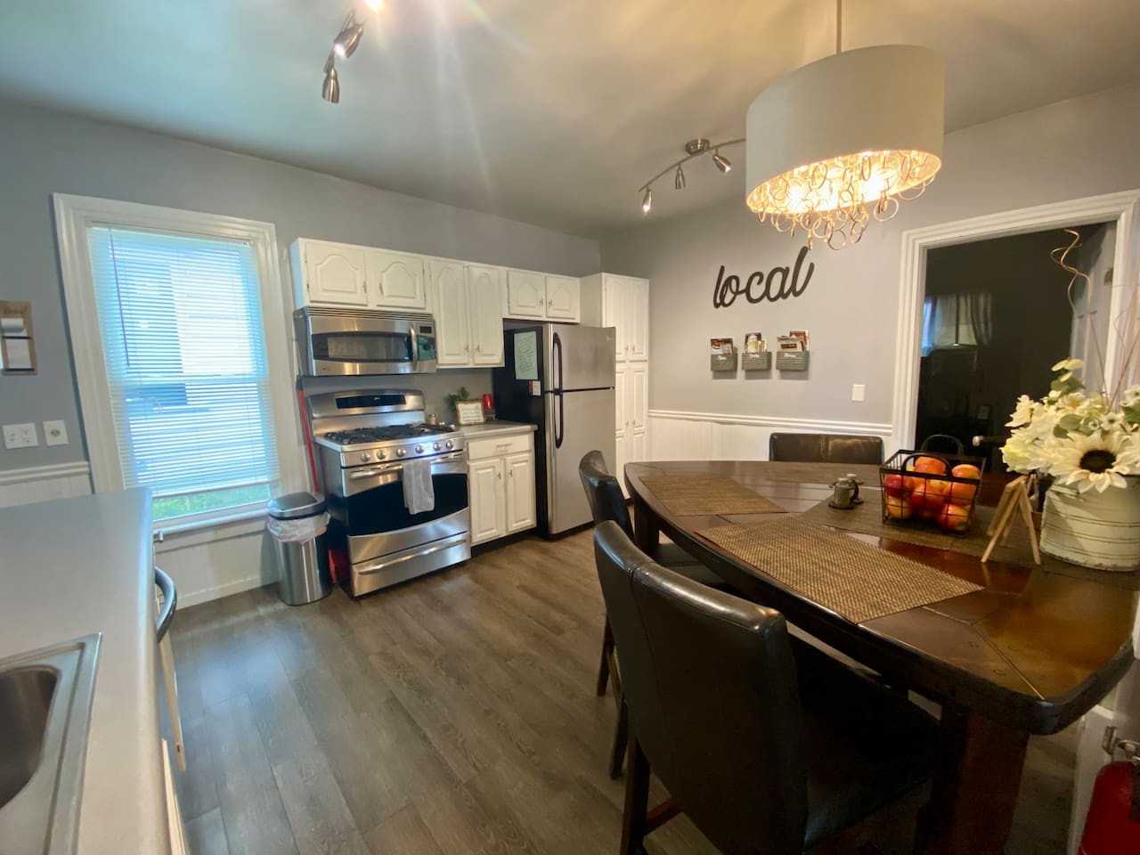 5BR 3 Bath | Walk to Track | Hot Tub, Sleeps 16