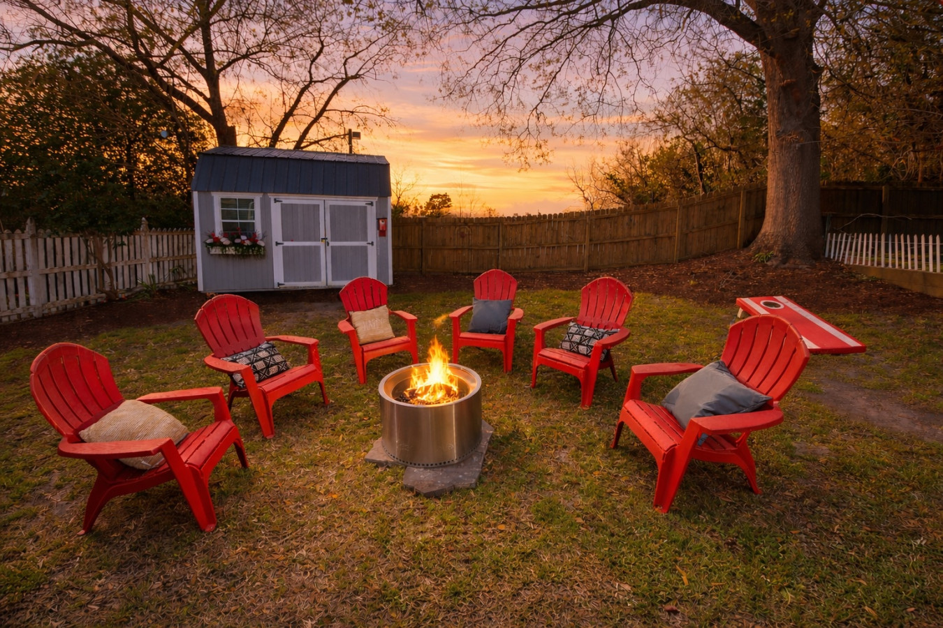 Cozy evenings around the fire pit in your private Downtown New Bern backyard