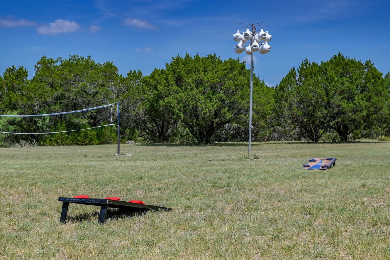 Austin retreat with private disc golf and outdoor fun