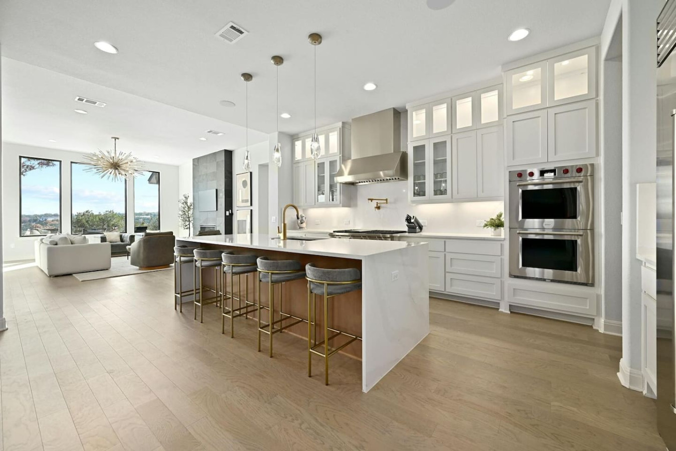 Luxury Lake Travis Home - Heated Pool/Hot tub/Theater/Gameroom | Photo 3