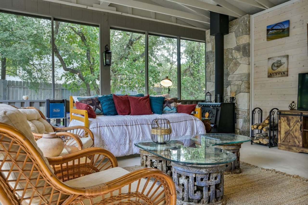 Relax on the screened porch surrounded by peaceful Austin greenery.