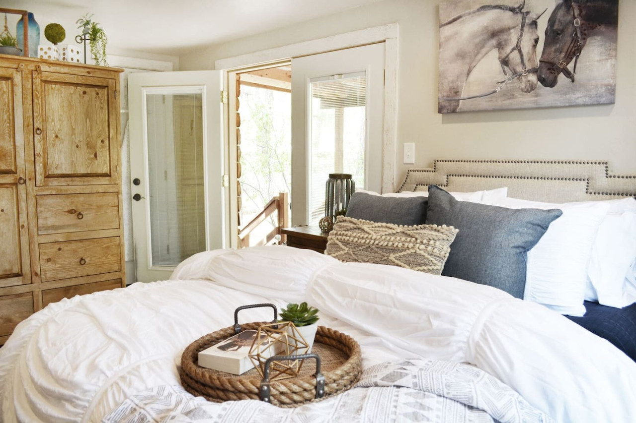 Historic Midtown Ruidoso Cabin | Walk to Shops & Private Hot Tub