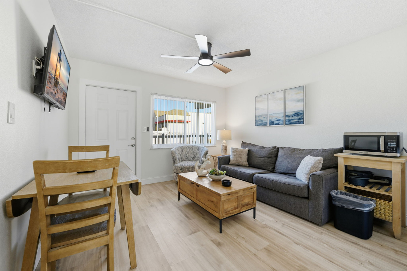 Coastal Getaway With Pool And Bbq Area - Charming Beachside Retreat - Madeira Beach, FL