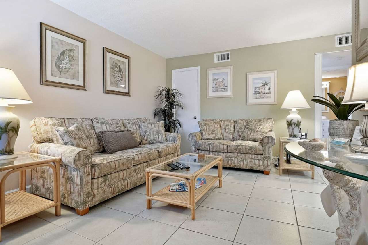 Heated Pool And Tropical Courtyard - Charming Coastal Retreat - St. Pete Beach, FL