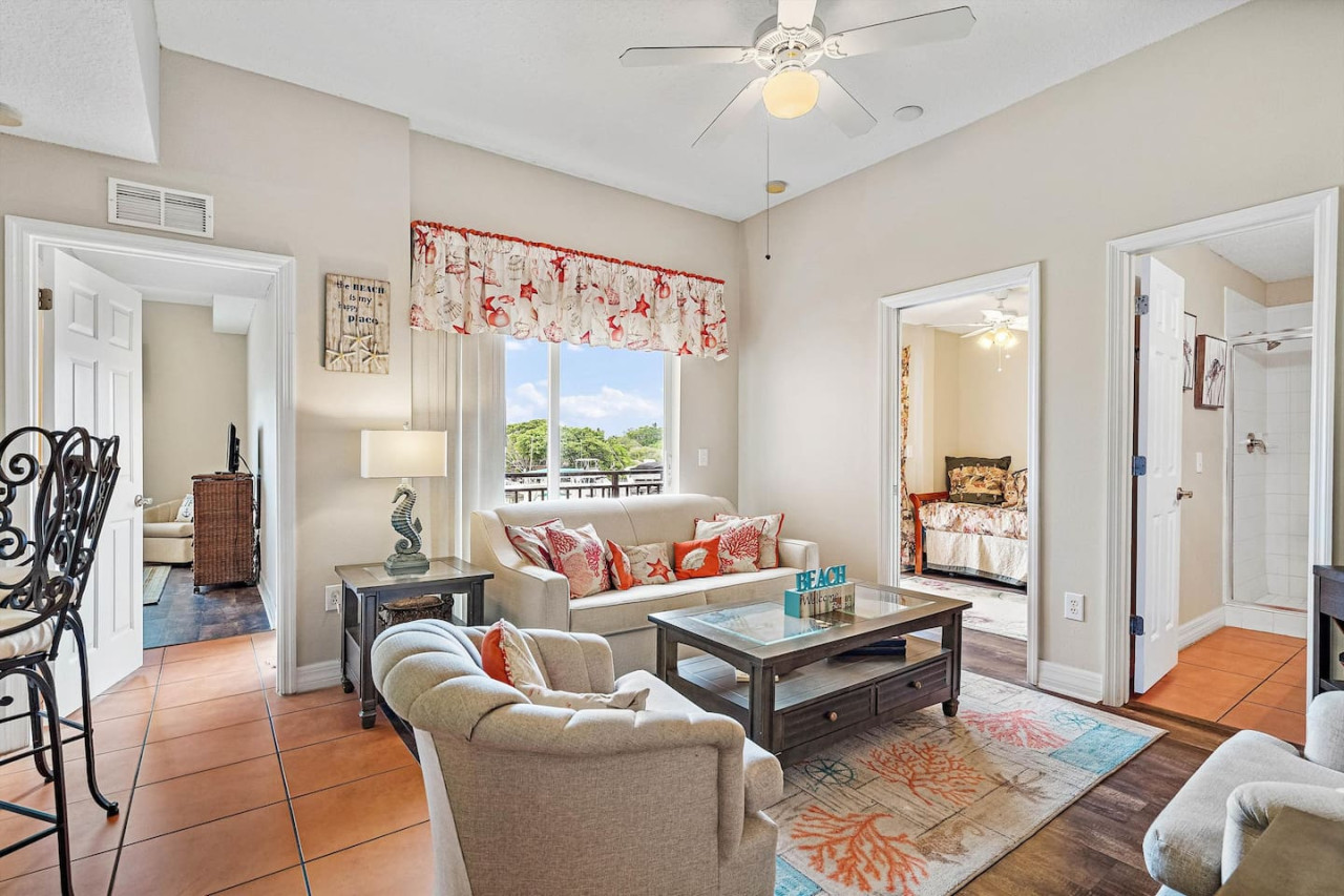 Heated Pool And Jacuzzi - Tranquil Bayside Retreat - Madeira Beach, FL