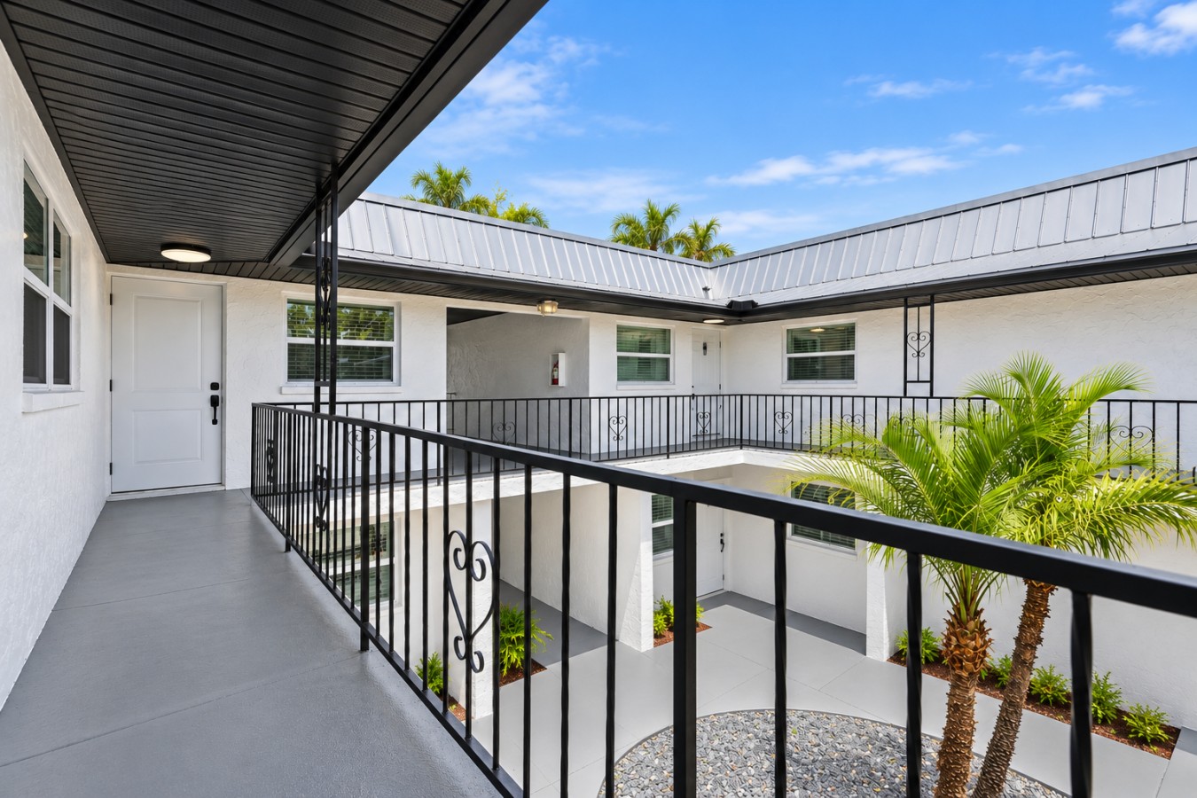 Modern 2 bedroom Apartment + Private Balcony - Photo 8