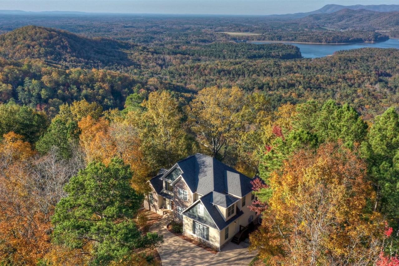 The Oasis: A Tranquil Retreat Overlooking Carters