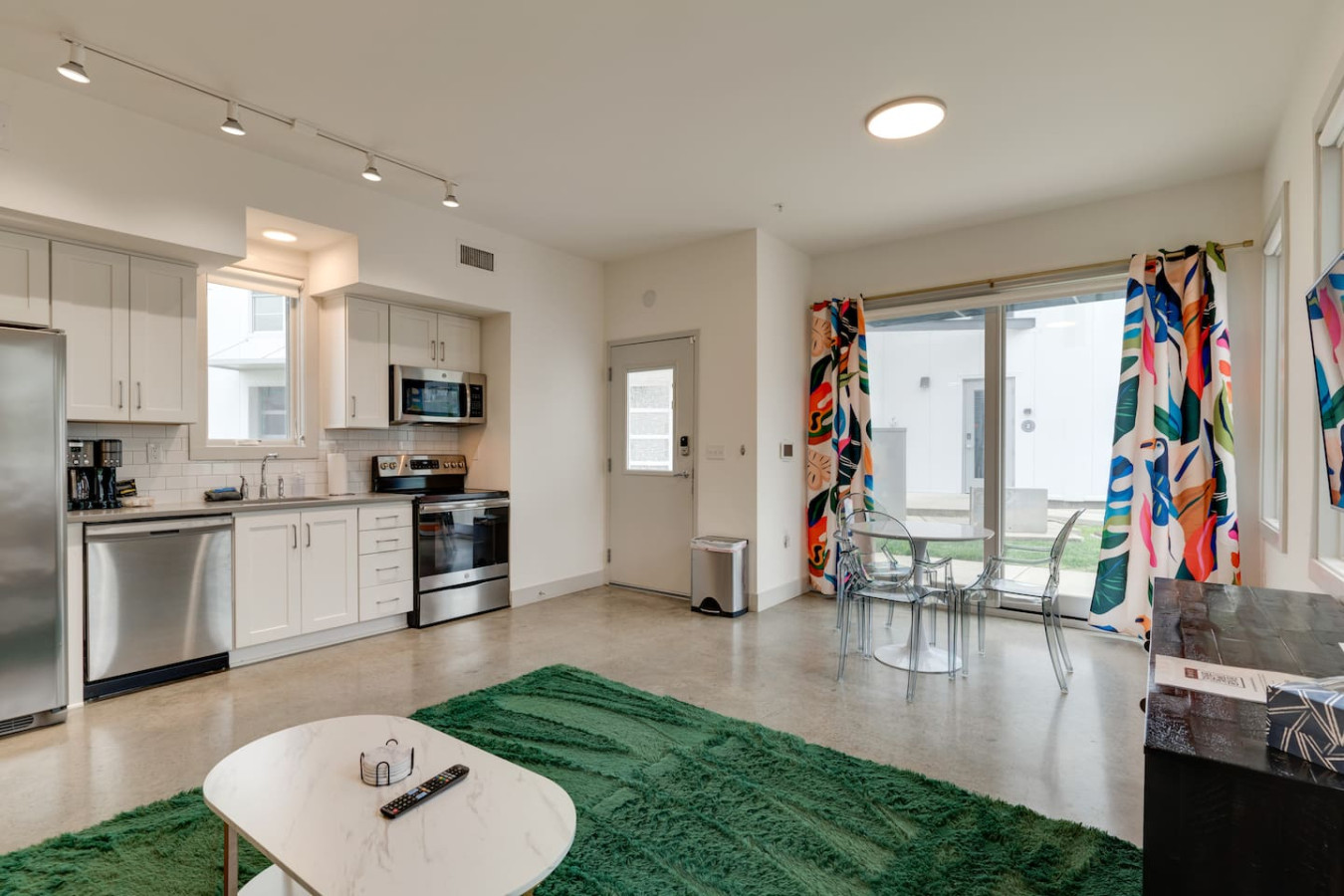 Urban Oasis Spacious King Bed Free Parking - Nashville, TN
