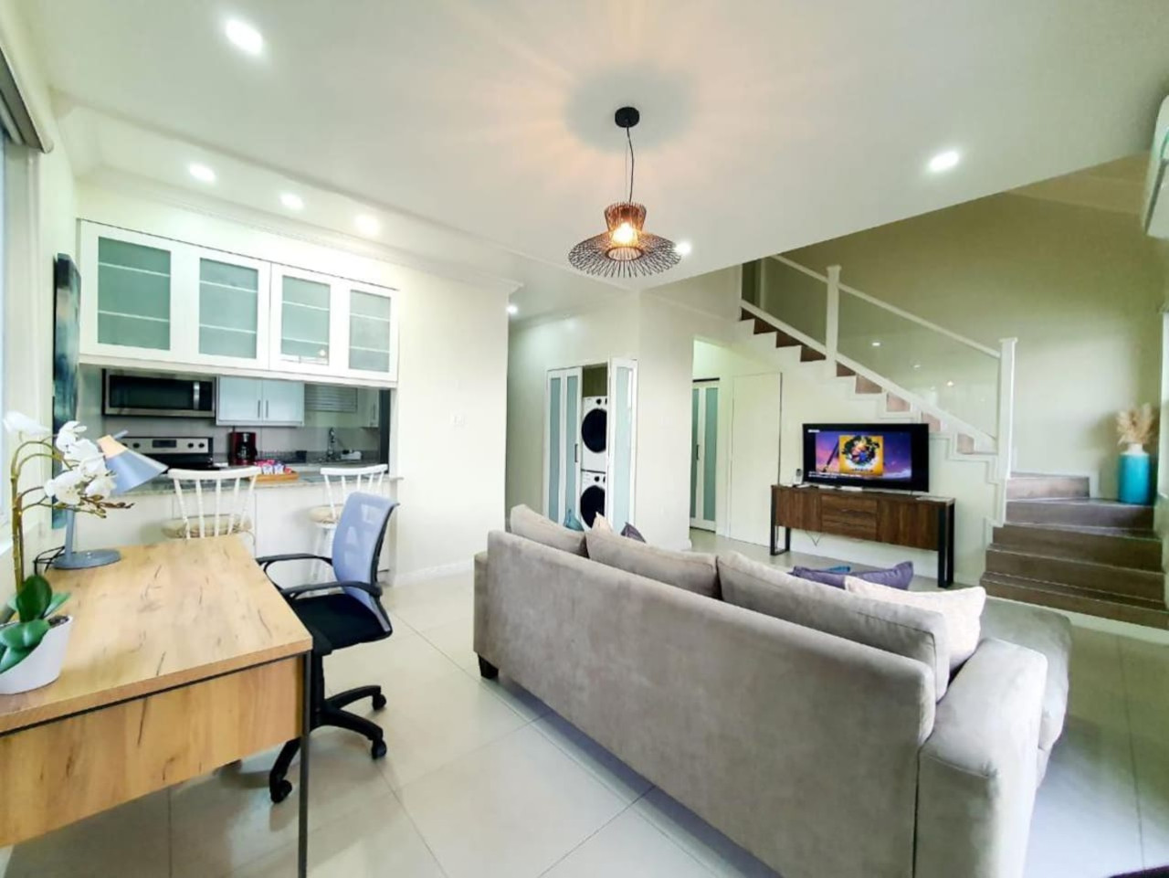 CTBH @ EI8HT 1-BR Glass Loft #25 & Penthouse #26