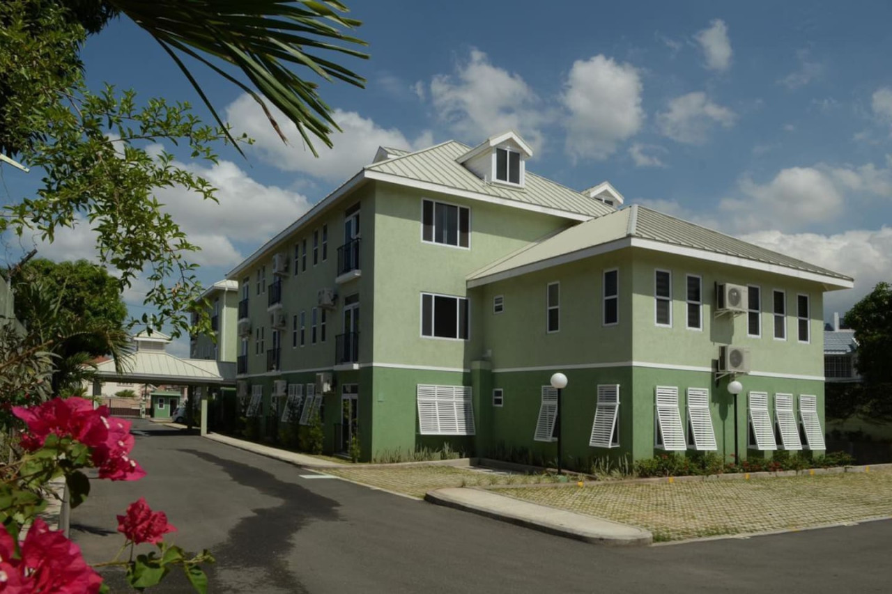 CTBH @ EI8HT 1-BR Glass Loft #25 & Penthouse #26 5