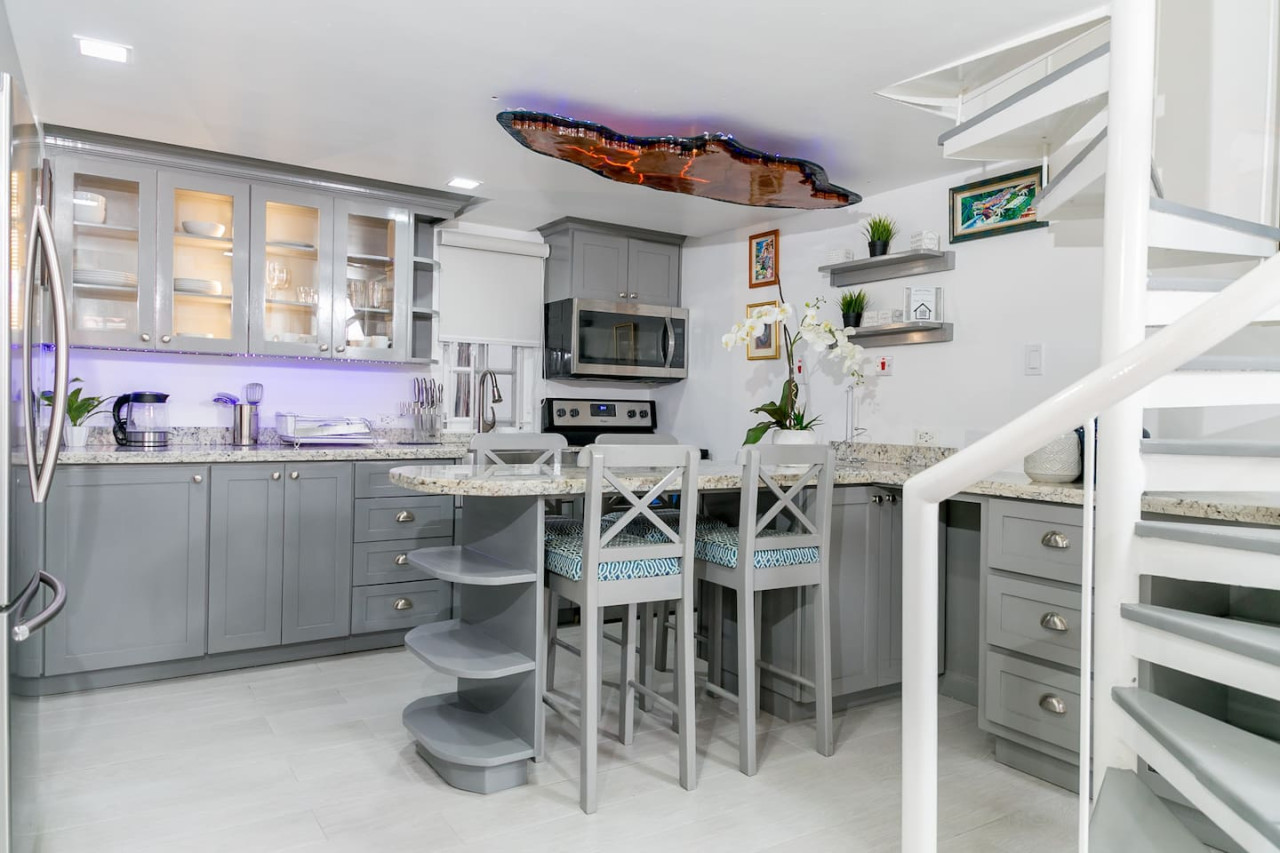 Choose To Be Happy @ The Seville #E3 [2-Bedroom] 5