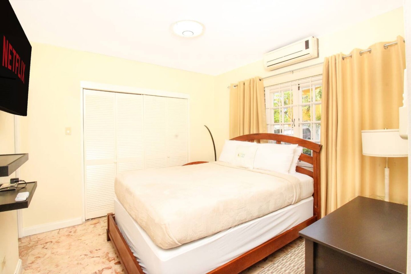 Cozy 1-Bedroom across from Eatery and Pickle Ball - Seville A2 4