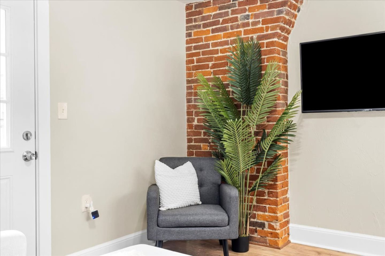 You feel a sense of peace as you step into the living room , with its inviting decor and soothing tones.
