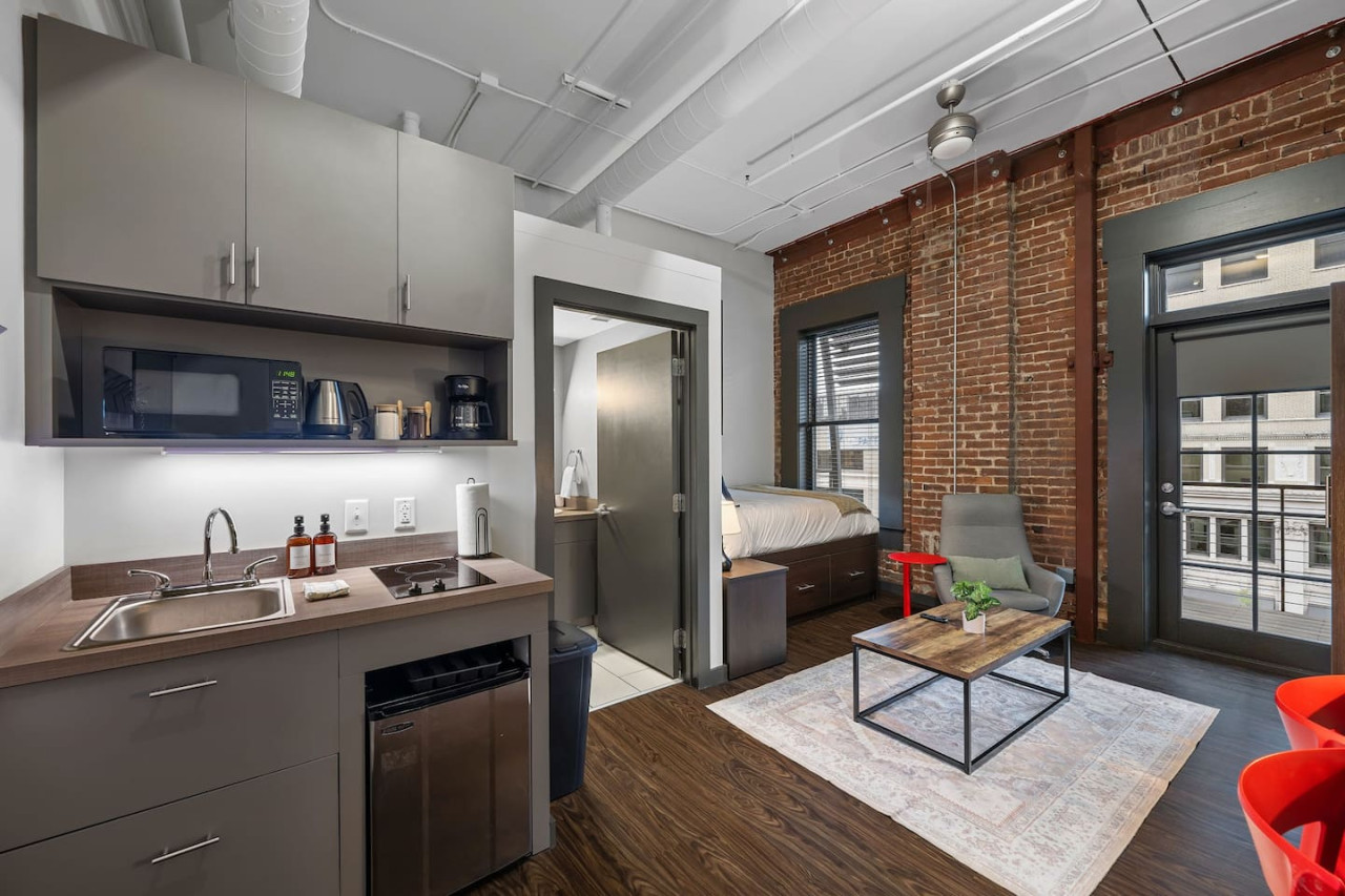 The kitchen’s open layout allows you to move freely as you prepare meals, with everything you need at your fingertips.