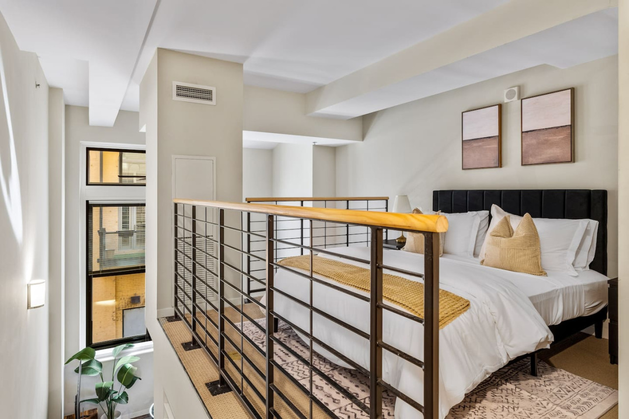 Bright and welcoming room with queen bed, perfect for families or friends traveling together.
