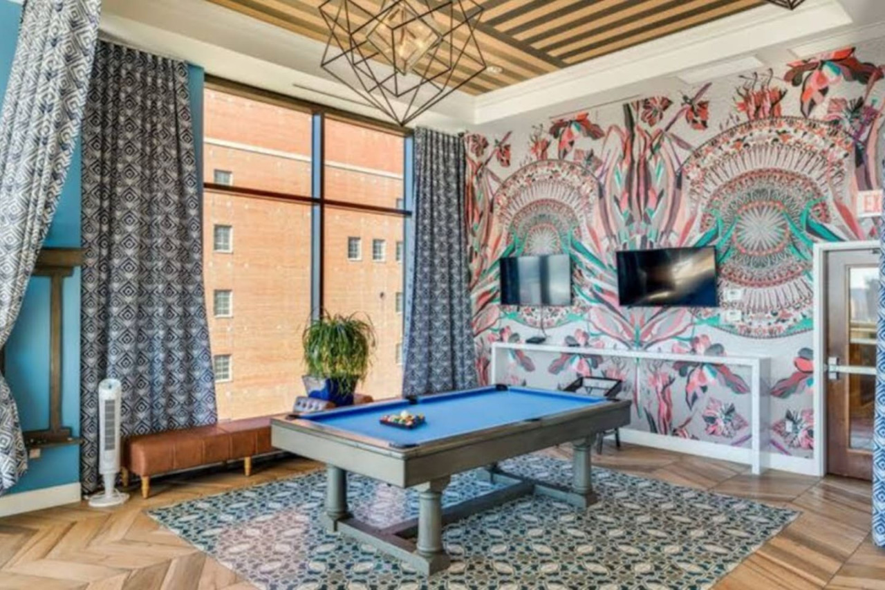Spacious gaming room