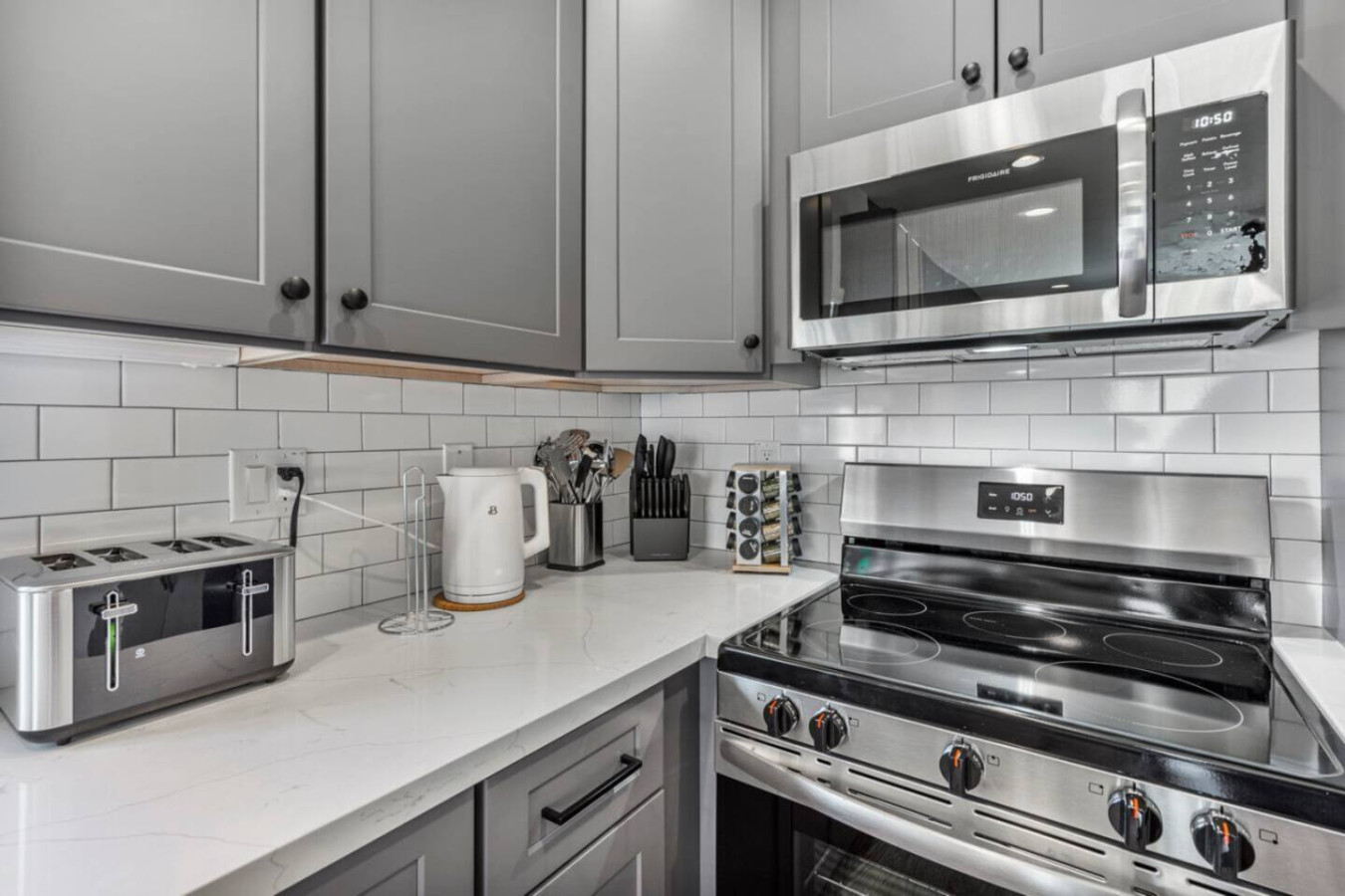 You can almost hear the sizzle of ingredients as you cook in the well-equipped kitchen, where every detail is designed for convenience.