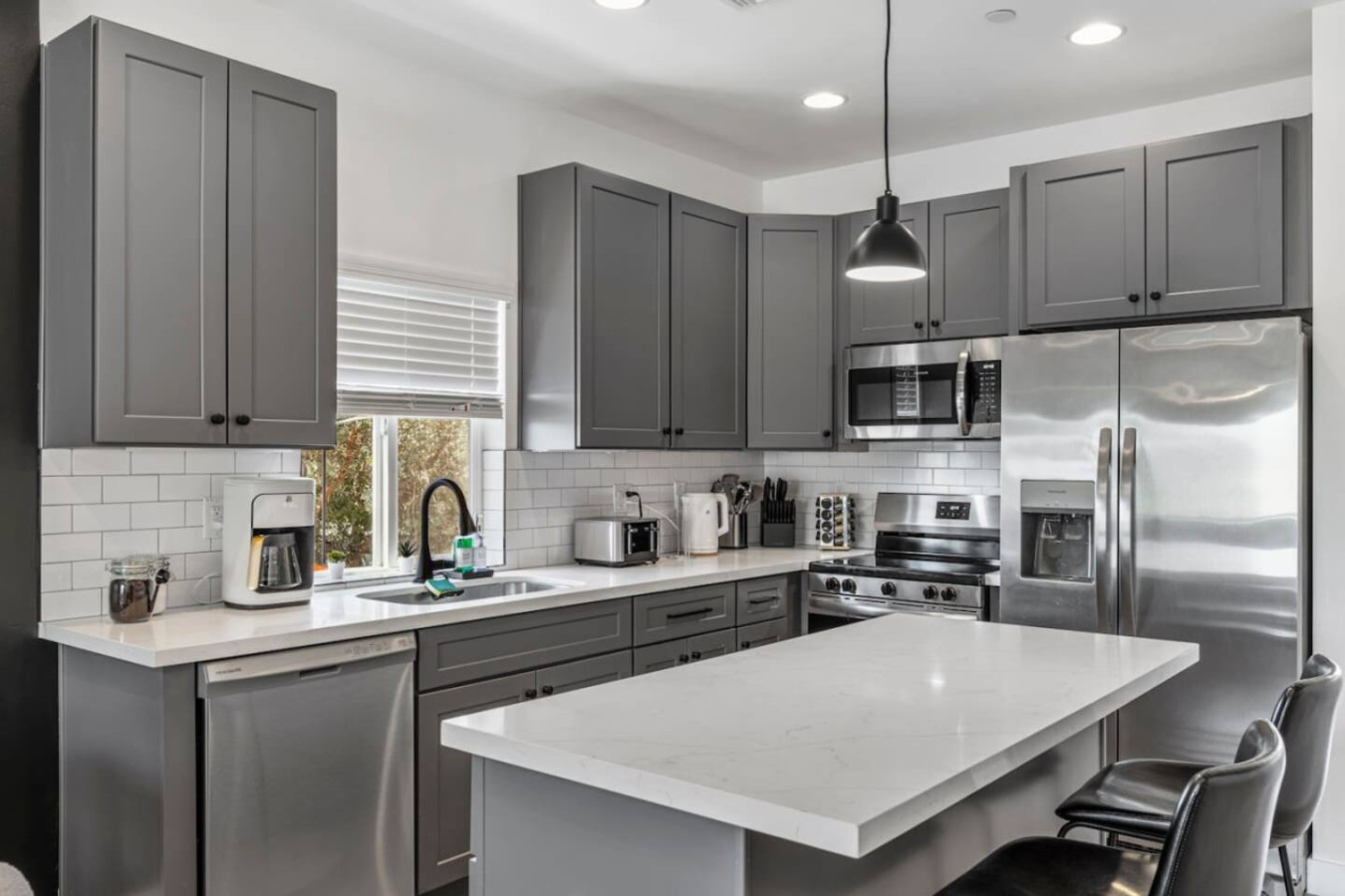 The kitchen’s open layout allows you to move freely as you prepare meals, with everything you need at your fingertips.