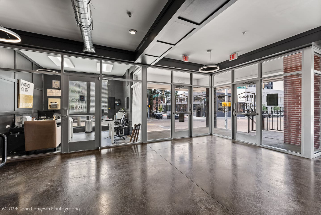 Enjoy a stylish and welcoming living space featuring modern decor and a large flat-screen TV. The unique mirror reflects the vibrant "Good Vibes Only" sign, adding a playful touch to the ambiance. Perfect for relaxation and entertainment.