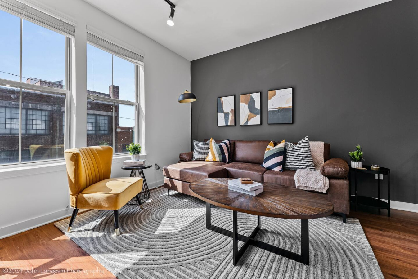 The living room’s cozy vibe makes it the perfect spot to relax, with ample seating and a warm ambiance.