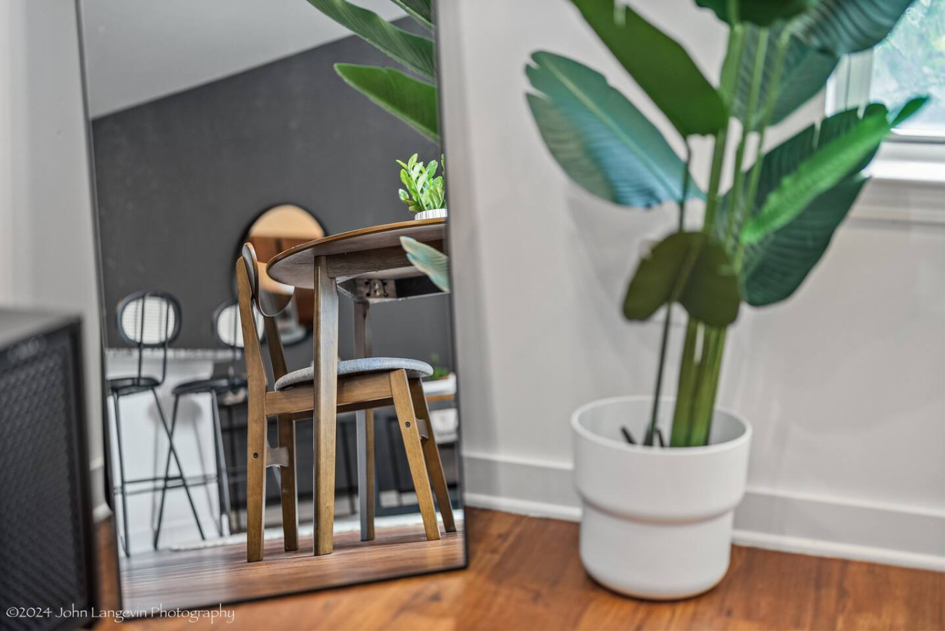 You are surrounded by tasteful decor and warm tones for a perfect setting for any occasion.