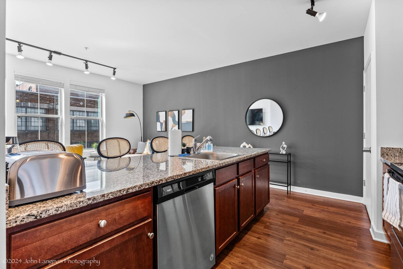 The kitchen’s open layout allows you to move freely as you prepare meals, with everything you need at your fingertips.