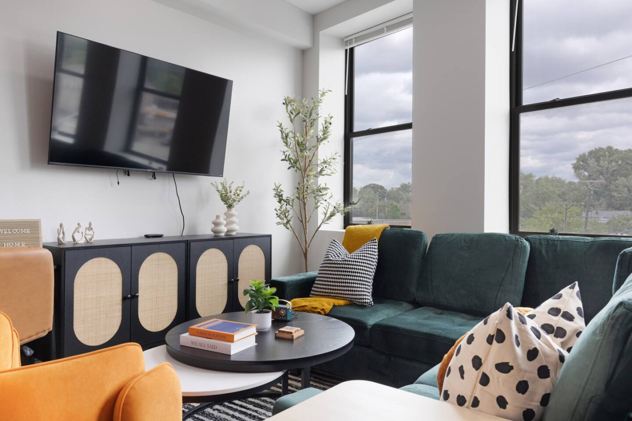 The living room invite you to relax and unwind, with a layout designed to maximize comfort and tranquility.