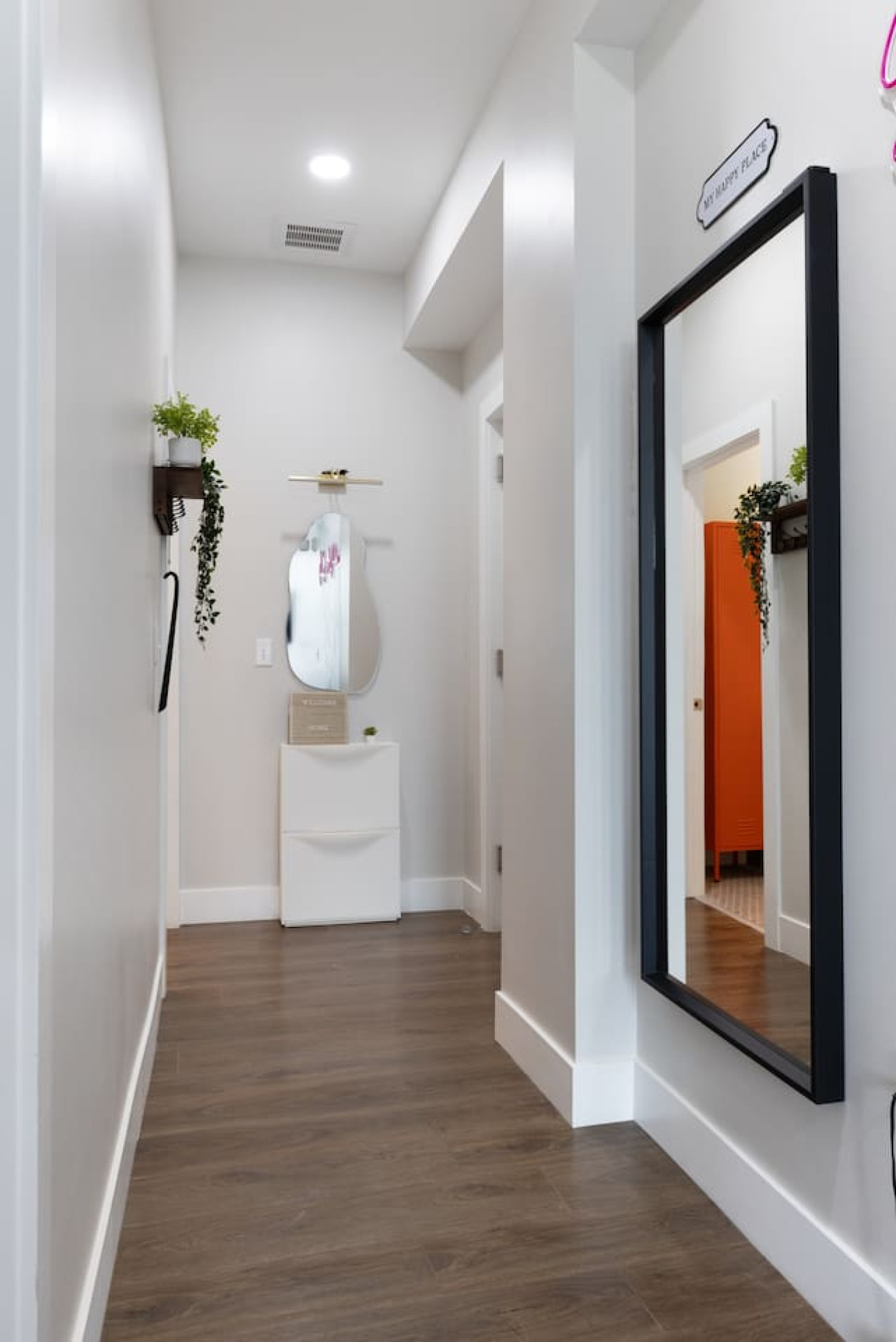 A sophisticated design that is gender-neutral so everyone can enjoy the living space throughout the day.