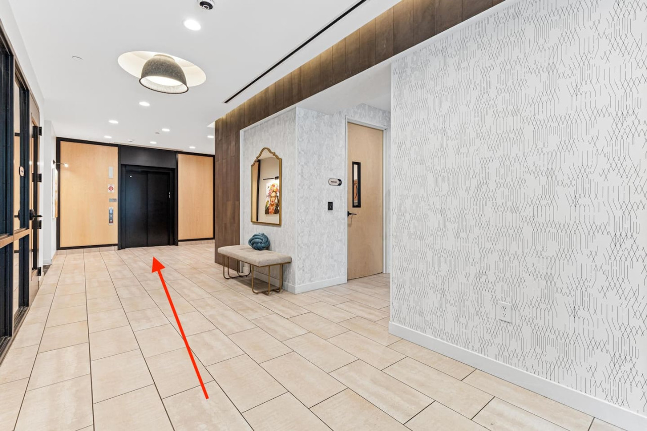 Elevator, Building Foyer