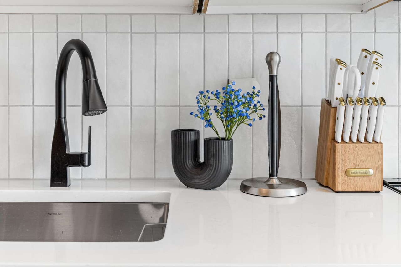 As you open the kitchen, you discover an assortment of coffee pods, and sugar, ensuring you have everything you need for a perfect morning or afternoon pick-me-up.