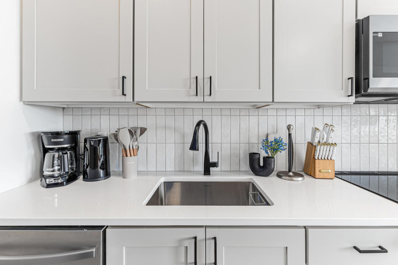 As you open the kitchen, you discover an assortment of coffee pods, and sugar, ensuring you have everything you need for a perfect morning or afternoon pick-me-up.