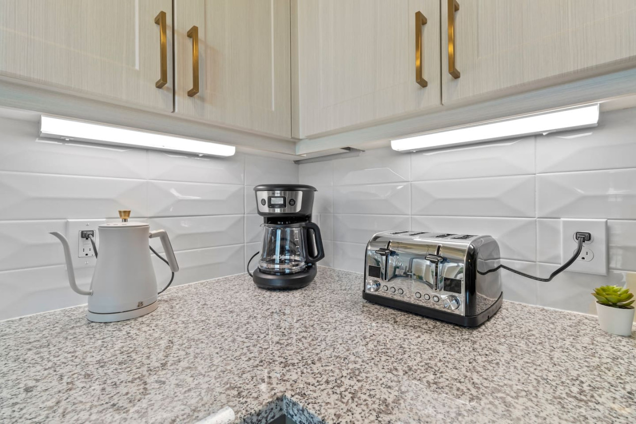 You’ll love the convenience of this fully equipped kitchen, where you can brew coffee, cook meals, or prepare snacks. The cozy layout and warm ambiance make cooking here a delightful part of your stay.